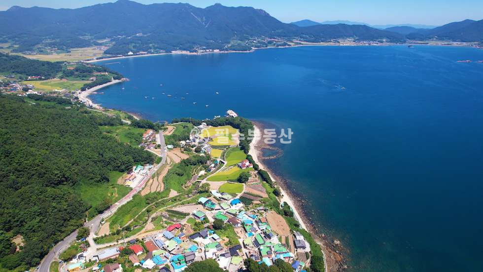 경남 남해군 남면 홍현리 1동 100년동안 일제강점기도 견뎌오며00년동안 일제강점기도 견뎌오며 남해바다를 그자리에서 지켜온 100년주택을 소개해드립니다! 남해촌집매매 매매 매물번호 10580 사진 56