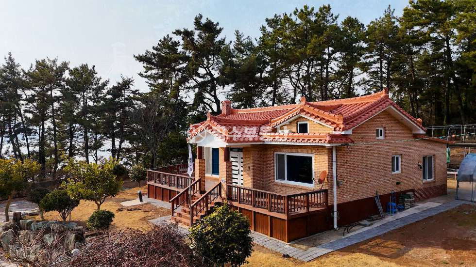 경남 남해군 창선면 대벽리 1동 남해바다와 산의 두가지 매력을 다 가질 수 있는 꿈에 그리던 지상낙원의 매물이 나왔습니다. 남해군 창선면 대벽리 위치마저 좋은 꿈의 전원주택텃밭! 남해전원주택매매 남해촌집매매 매매 매물번호 10659 사진 4