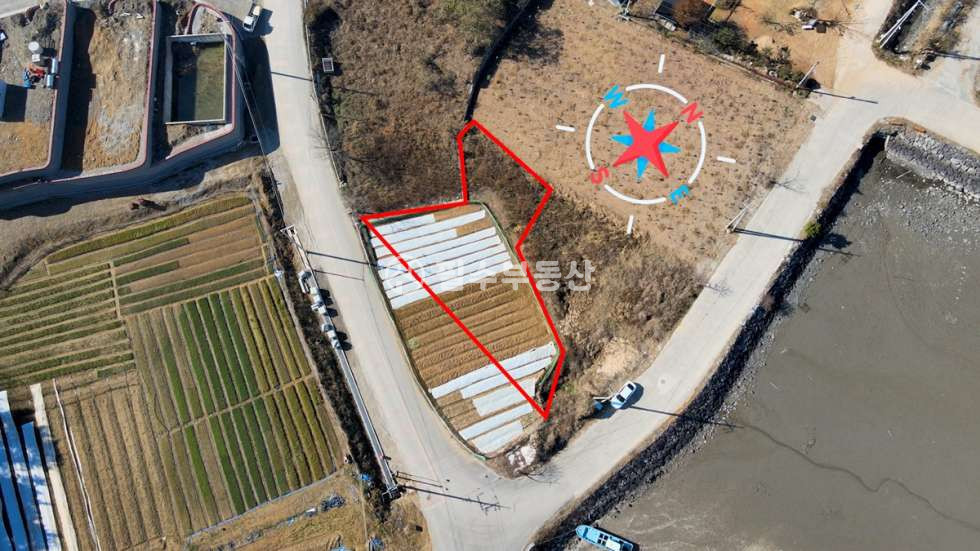경남 사천시 서포면 자혜리 사천 서포면 토지 매매 -사천대교 밑 땅하나를 사면 땅하나를 더주는 이런 매물이 또 없습니다! 토공사사부터 손볼곳 없이 바다뷰를 바로 정면에서 보이는 멋진 매물 매매 매물번호 10249 사진 11