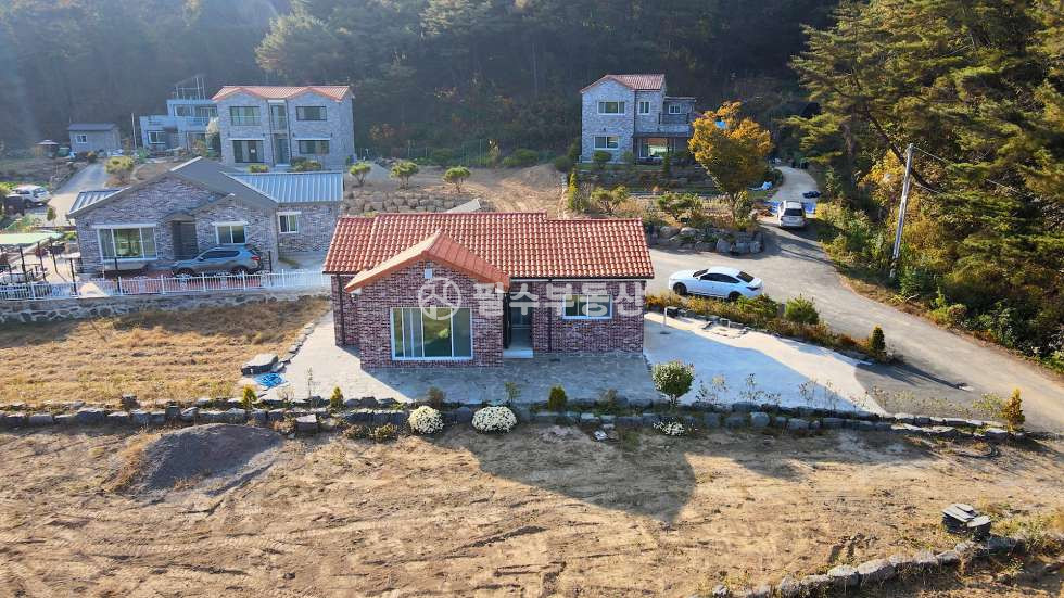 경남 사천시 곤명면 사천시 곤명면 본촌리 덕천강을 내려다보는 신축전원주택이 가격이 내리고내리고내리고 갈때까지 가버렸어요 매매 매물번호 10247 사진 1